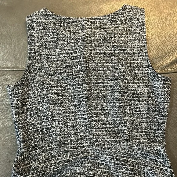 Banana Republic Gray, black&silver Sleeveless Dress Fit &flare w/pockets Size 4. - Picture 4 of 5